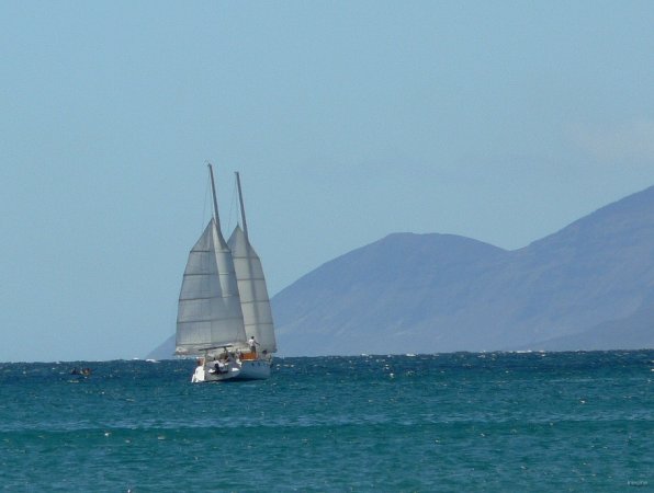 54- Matin Bleu sous voiles 